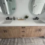 Double vanity with two sinks and round mirrors